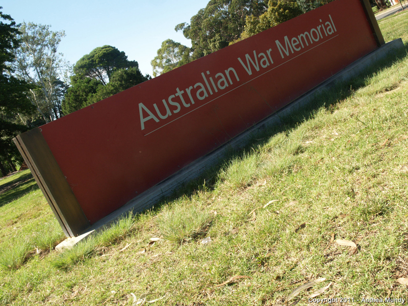Image of the Australia War Memorial, front sign